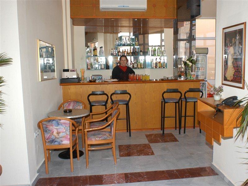Daisy Hotel Apartments Resmo Dış mekan fotoğraf