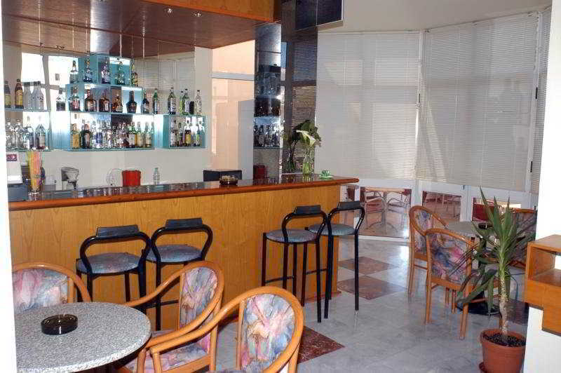 Daisy Hotel Apartments Resmo Dış mekan fotoğraf